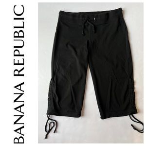 Banana Republic Black Cinch Side Comfy Capri Pants - Small